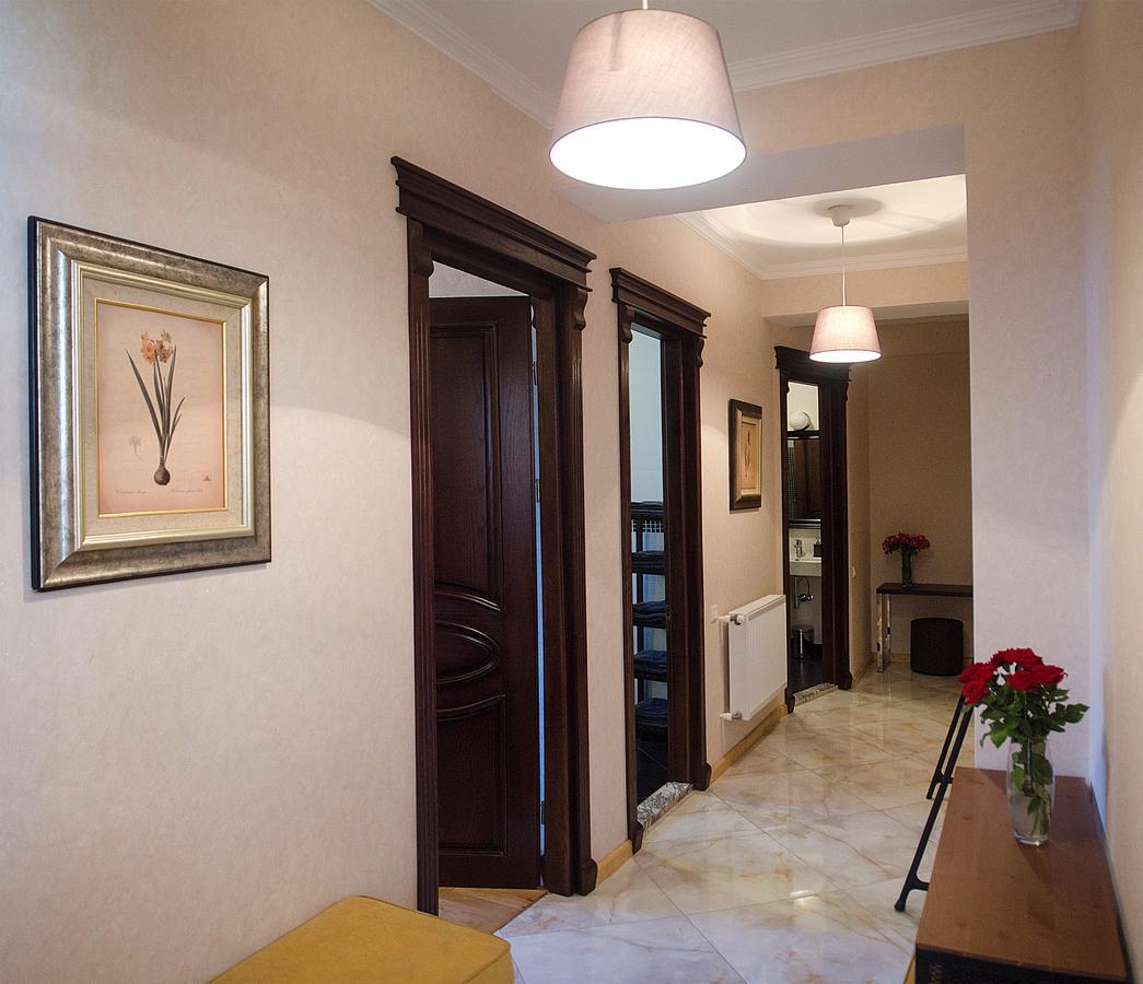 Tiflislux Apartment - Old City Philarmonic Buitenkant foto