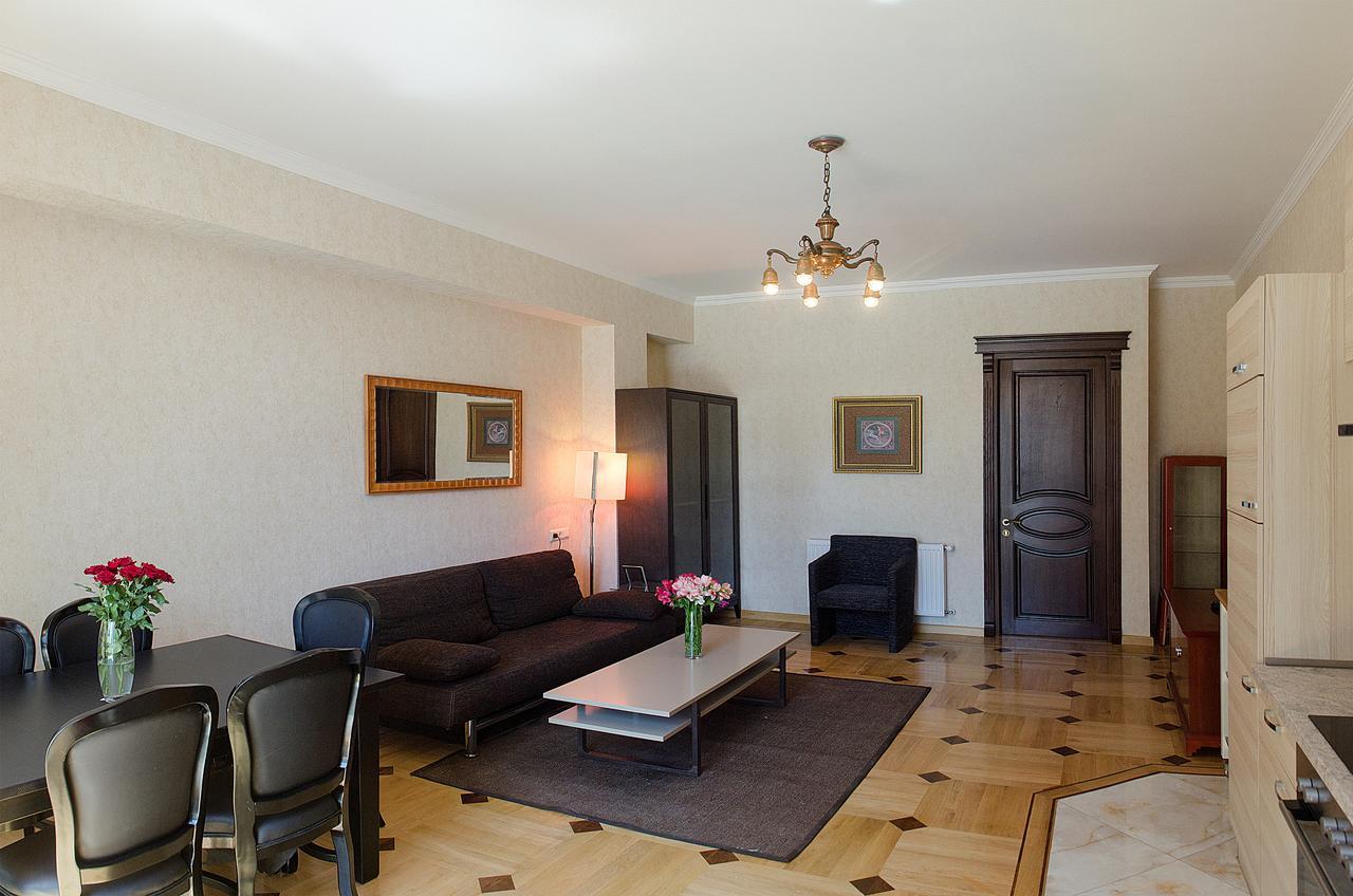 Tiflislux Apartment - Old City Philarmonic Buitenkant foto