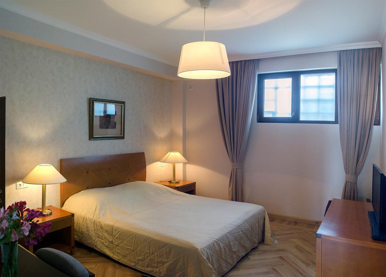 Tiflislux Apartment - Old City Philarmonic Buitenkant foto